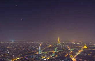 El Cielo Nocturno de la Ciudad de las Luces