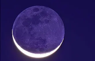 La Luna nueva en los brazos de la Luna vieja