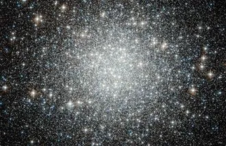 M53, un Cúmulo Globular lleno de Estrellas Rezagadas Azules