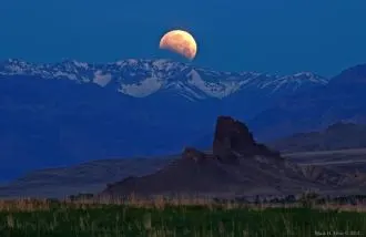 Una Luna eclipsada sobre Wyoming