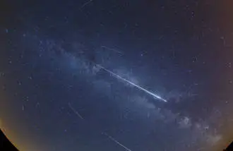 Meteoros de las Perseidas y la Vía Láctea