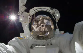 Autorretrato de un Astronauta en Órbita