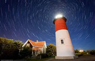 La Luz de Nauset y Rastros Estelares