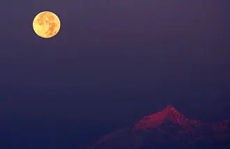 La Luna del Cazador sobre los Alpes