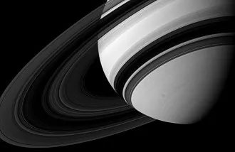 Los Anillos de Saturno desde el Lado Oscuro